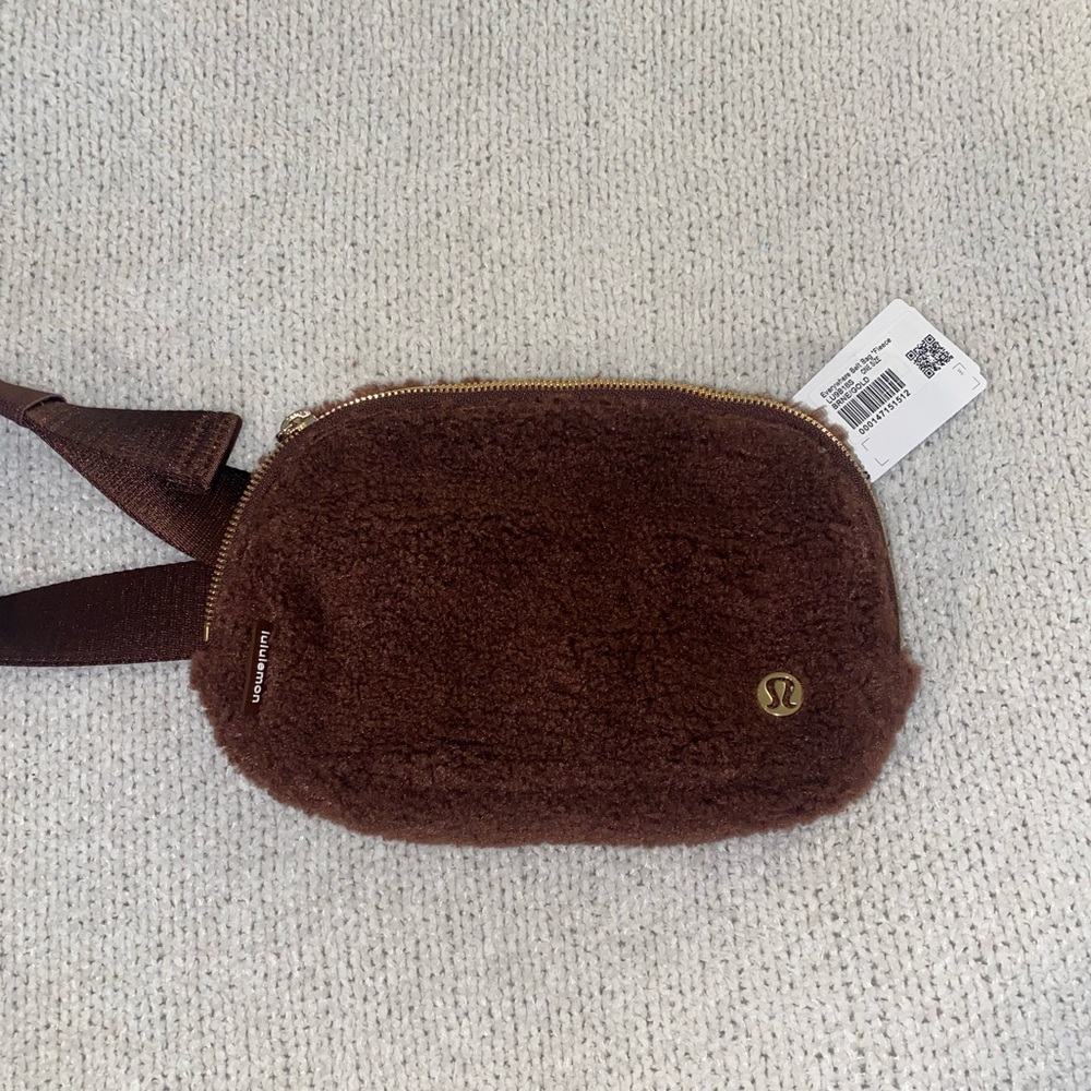 Lululemon Everywhere Belt Bag 1L Fleece - Picture 5 of 5